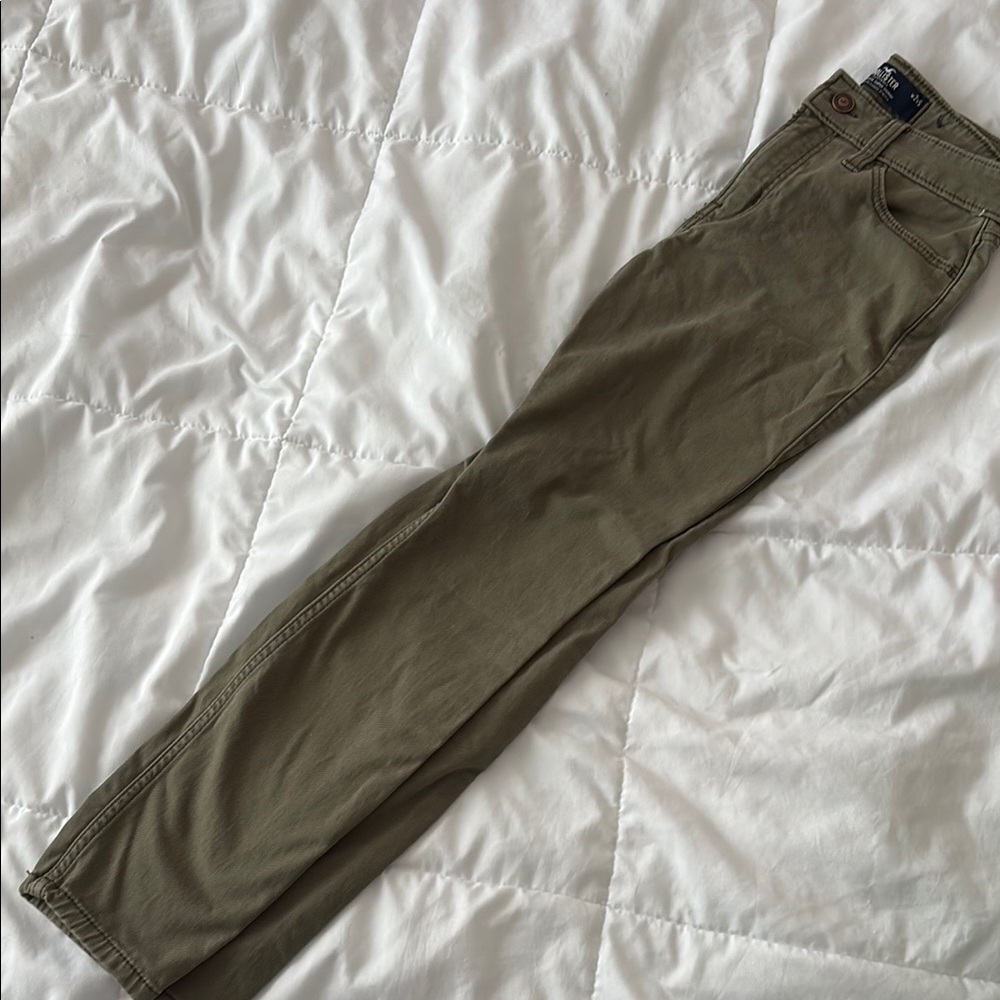 Hollister Khaki Geeen pants NWOT